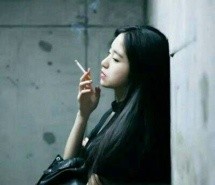 吸烟女孩背后的故事揭秘，最新视频探寻真实经历